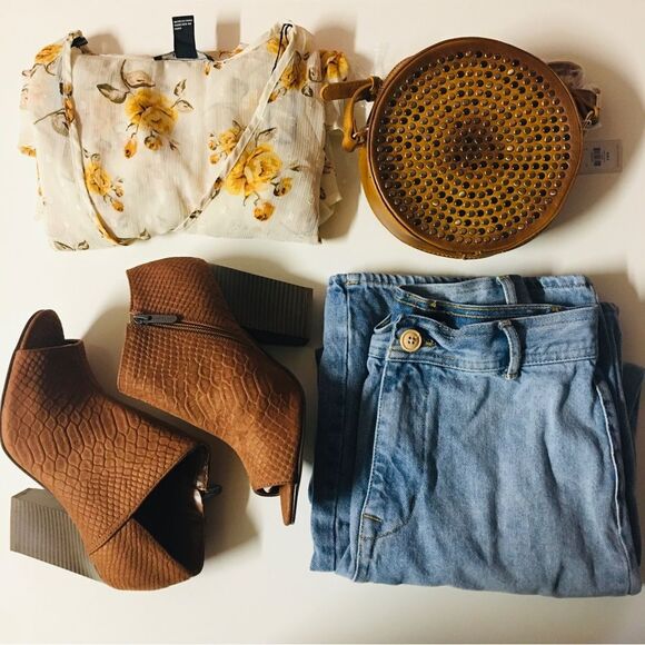 Francesca’s Street Level Brown Studded Circle Crossbody Bag NWT - Picture 2 of 10